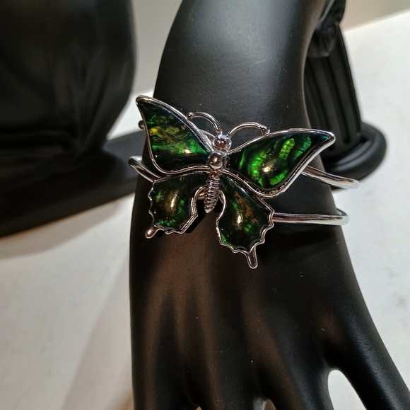 Jewelry - Elegant Silver and Green Butterfly Bracelet